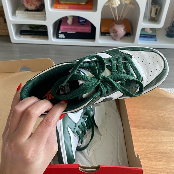 Nike Dunk Low - Picture 4 of 6